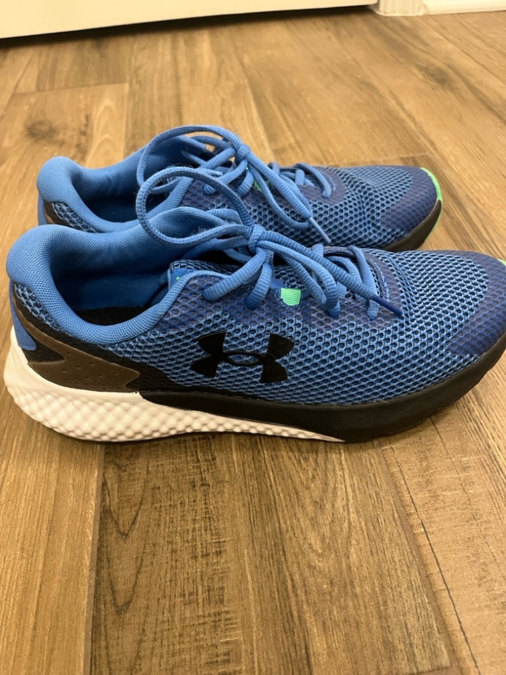 Under Armour Mens Blue Mesh Sneakers with Black Accents